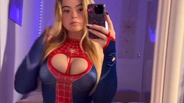 Jennysospeciall Cosplay spiderman shows off her huge breasts!!!